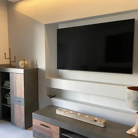 アパート Modern With Balcony And Direct Access To The Pool