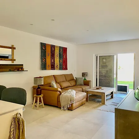 Modern With Balcony And Direct Access To The Pool アパート アルブフェイラ
