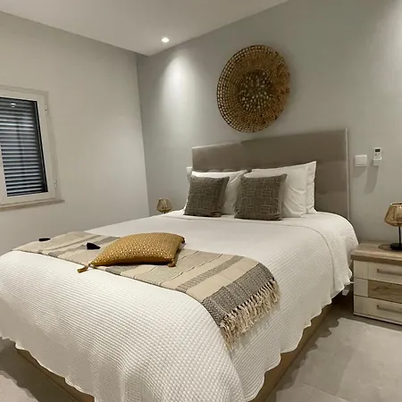 Modern With Balcony And Direct Access To The Pool Апартаменты *