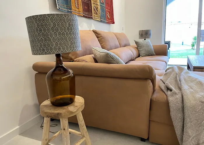 Modern With Balcony And Direct Access To The Pool