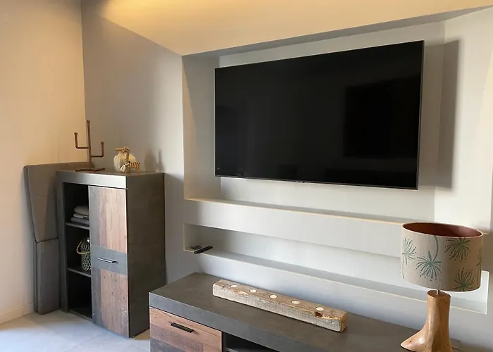 아파트 Modern With Balcony And Direct Access To The Pool