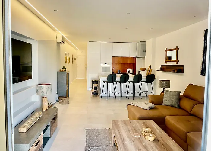 Modern With Balcony And Direct Access To The Pool 아파트 알부페이라