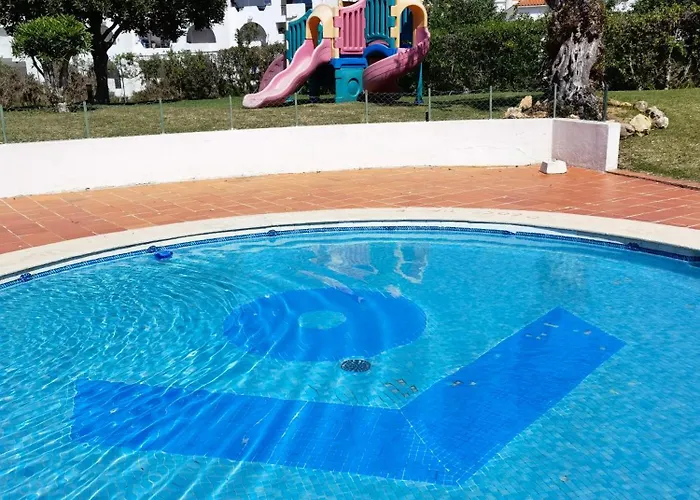 Modern With Balcony And Direct Access To The Pool