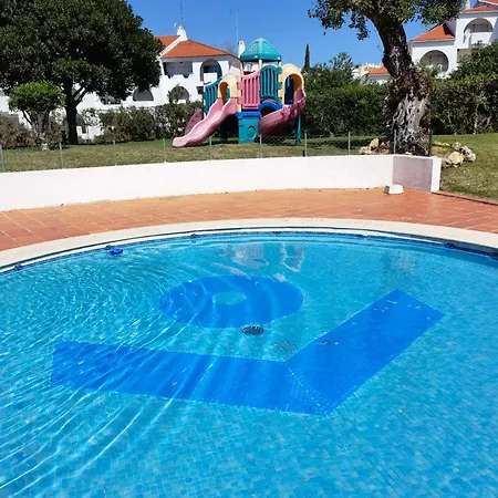 Modern With Balcony And Direct Access To The Pool