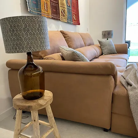 Modern With Balcony And Direct Access To The Pool